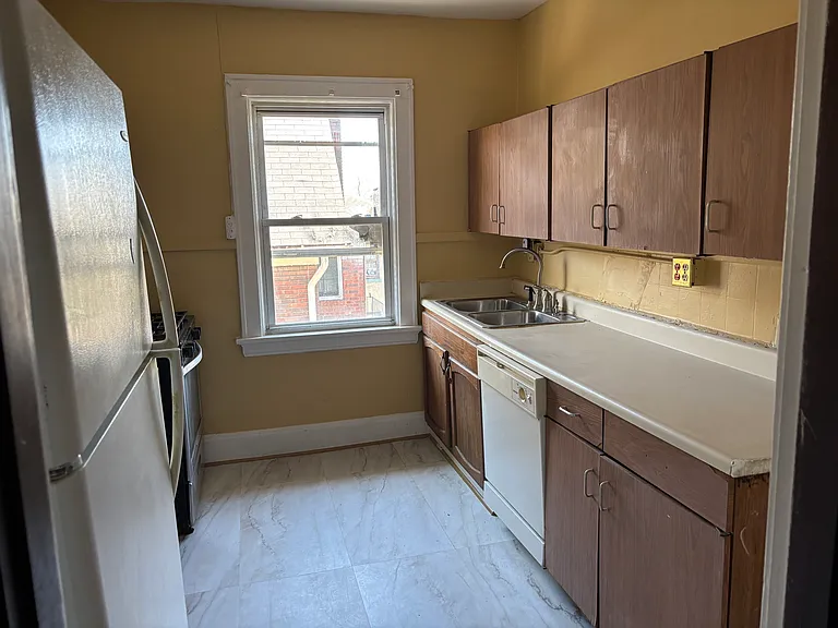 132 Louis Ave #A — Photo 6