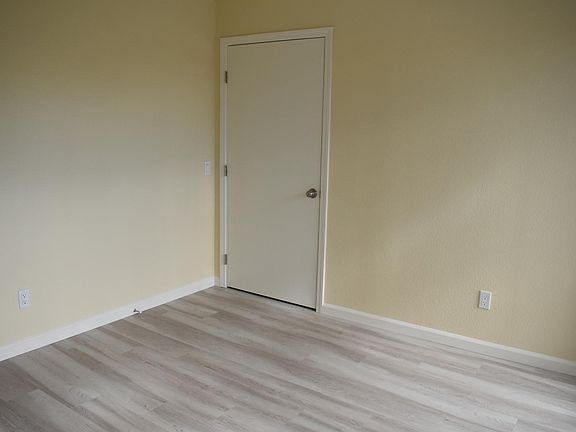 5th image of 2240 Morley St APT 13