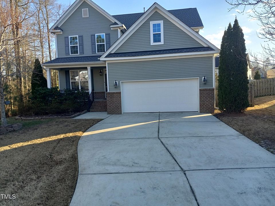 1st image of 122 English Ivy Dr