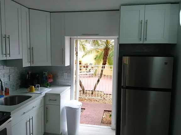 5th image of 4061 N Dixie Hwy APT 13