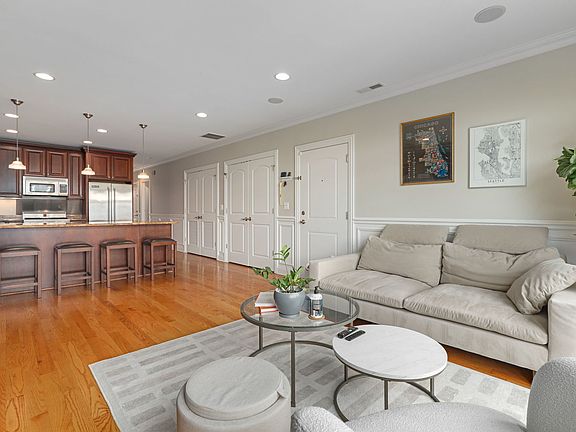 5th image of 2444 W Diversey Ave #2W