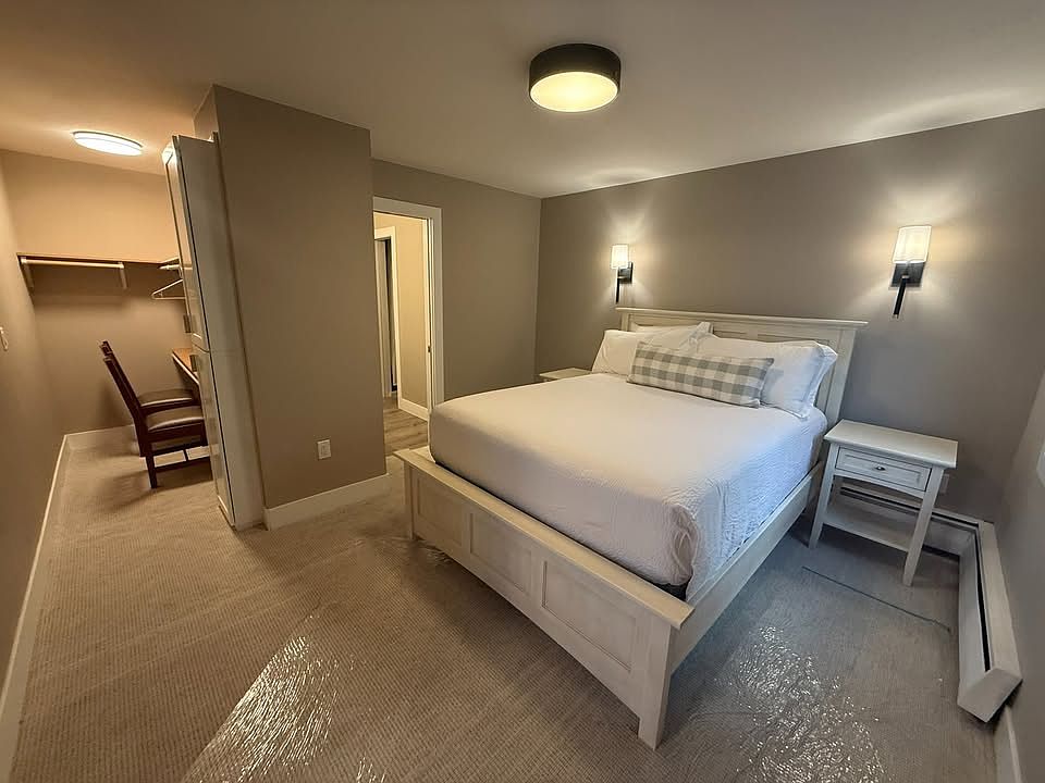 Primary Bedroom w/Queen Bed