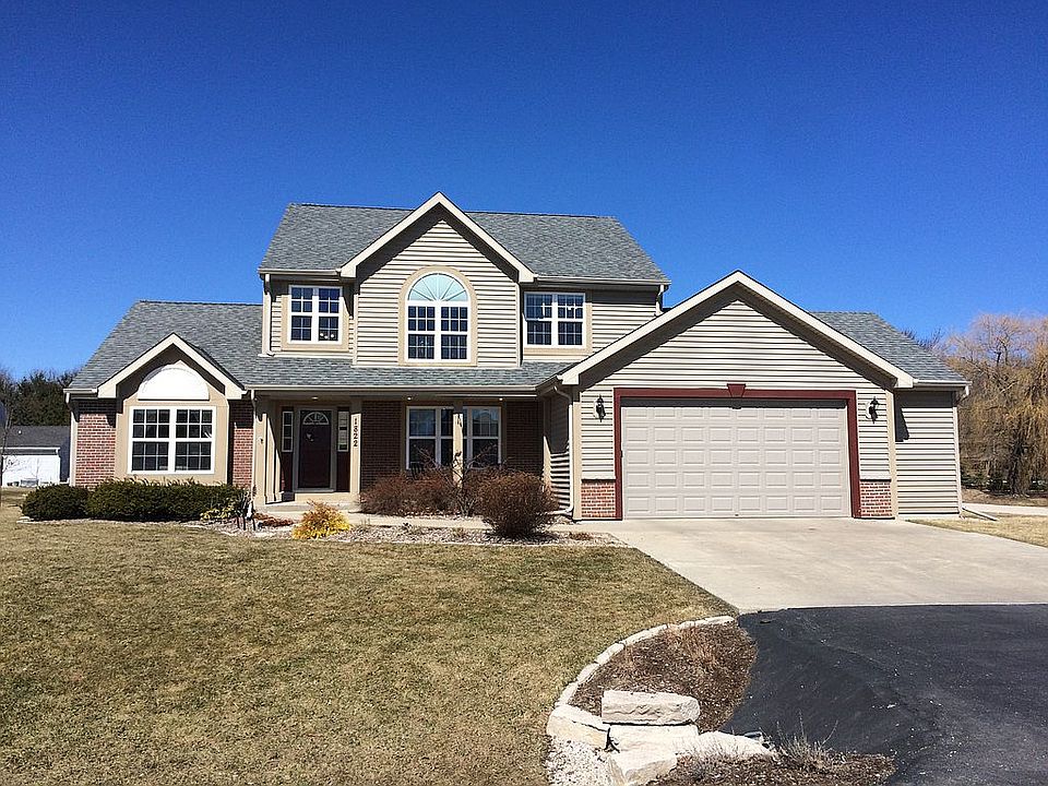 View of front from Dustir Dr