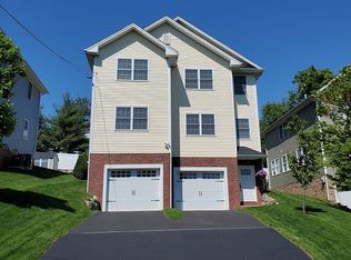 18 N Railroad Ave, Mahwah, NJ 07430