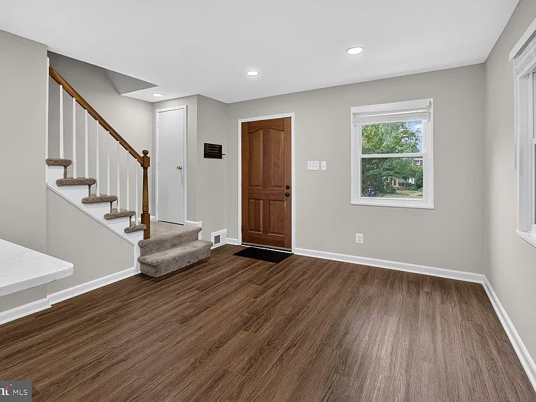 23 Underwood Pl — Photo 2