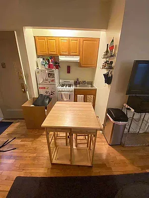 Rented by KNOCKKNOCK LLC | media 9