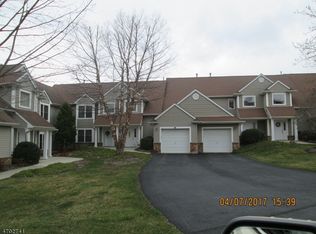 7 Bourne Cir, Hamburg, NJ 07419