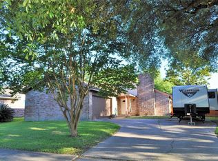 705 Briarclift Ln, Baytown, TX 77521