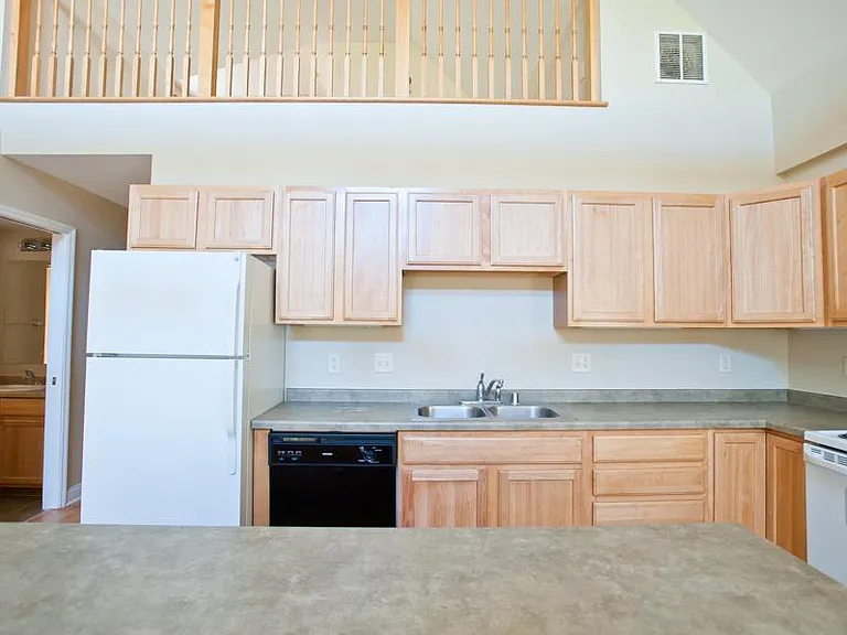 3255 N Oakland Ave #UPPER — Photo 4