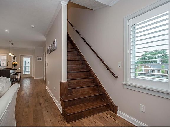 4th image of 31 Atterbury Blvd