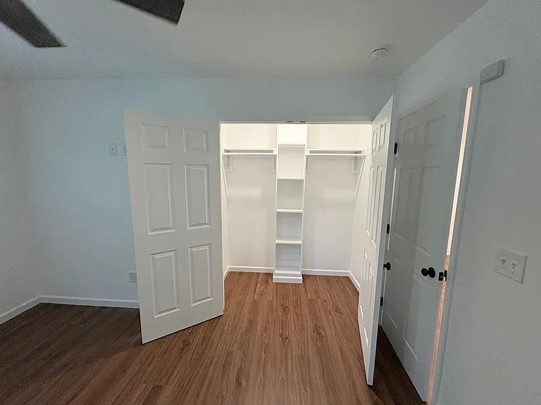 538 E State St — Photo 26