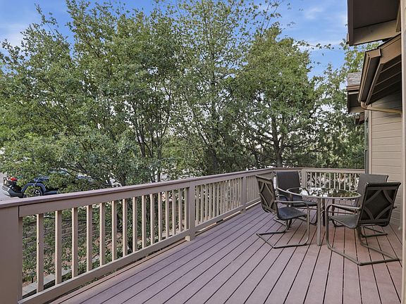 4th image of 1117 N Bavarian Way