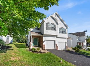 1537 Crest Park Ct, Bethlehem, PA 18015