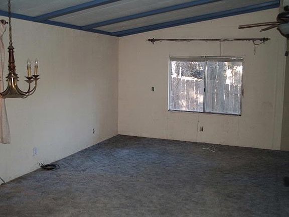 4th image of 15375 Davis Ave