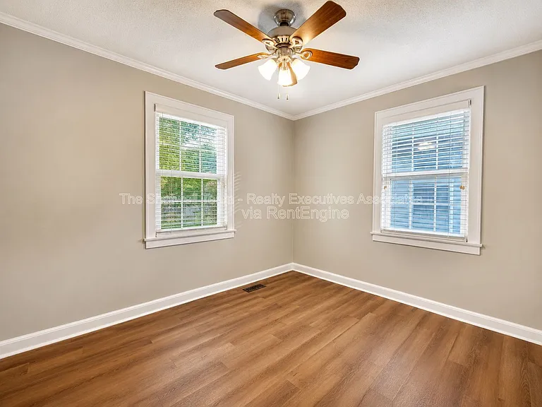 2540 Larkwood Ln — Photo 8