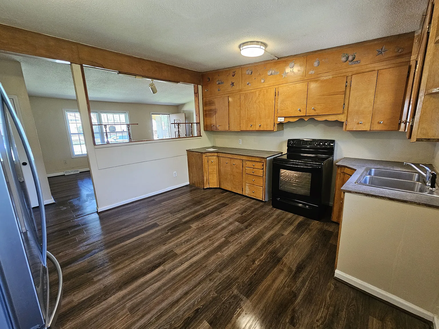 5 bed, 2200 sqft, $1,650 — Photo 4