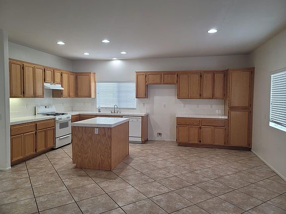 5th image of 14606 Rosemary Dr