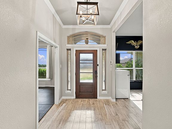 3rd image of 400 Juniper Dr