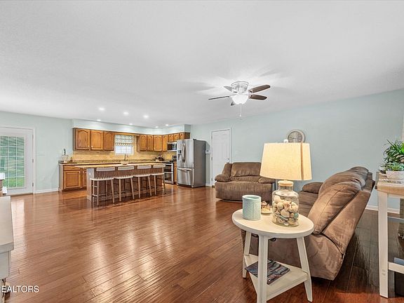 3rd image of 513 Hardin Rd