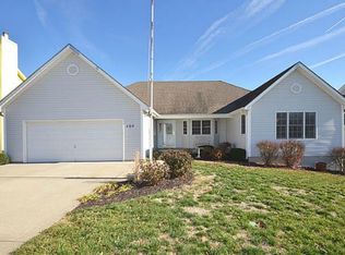 205 N Maple Ln, Smithville, MO 64089