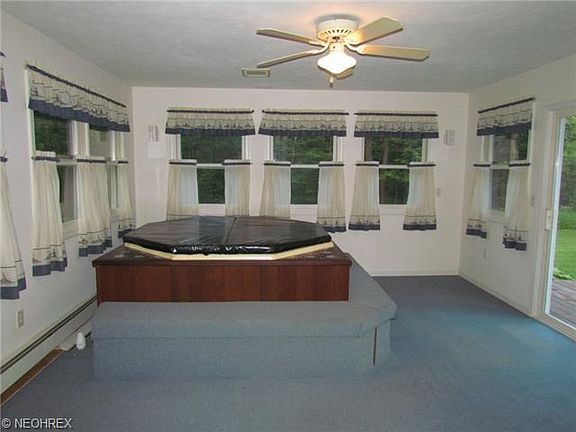 5th image of 15057 Crestwood Dr
