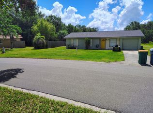984 Mulberry Ln, Tavares, FL 32778