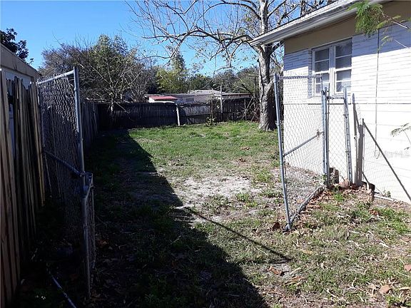 4th image of 120 N Van Buren Ave