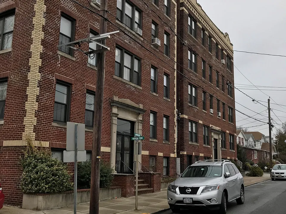 20 Lawton Ave