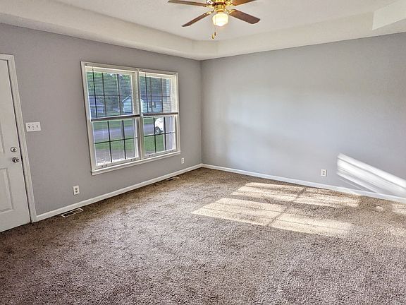 4th image of 584 Anita Dr
