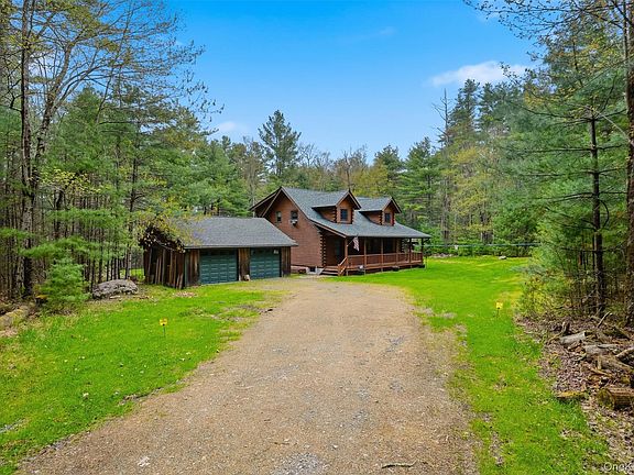 3rd image of 924 Forestburgh Road