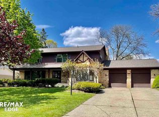 407 Graff Ct, Grand Blanc, MI 48439