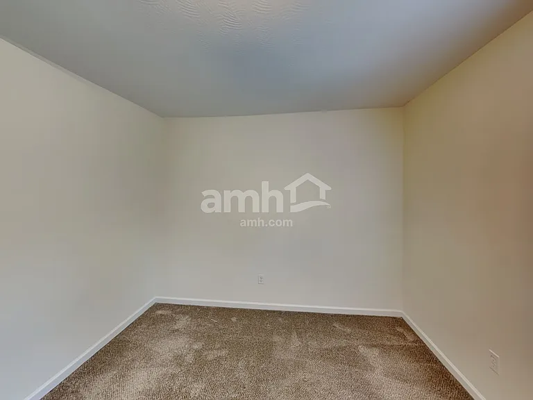 320 Abbey Ave — Photo 16