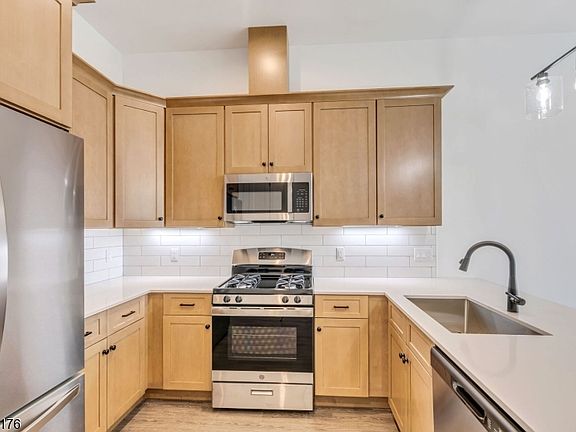 4th image of 57 Hamburg Tpke APT 202
