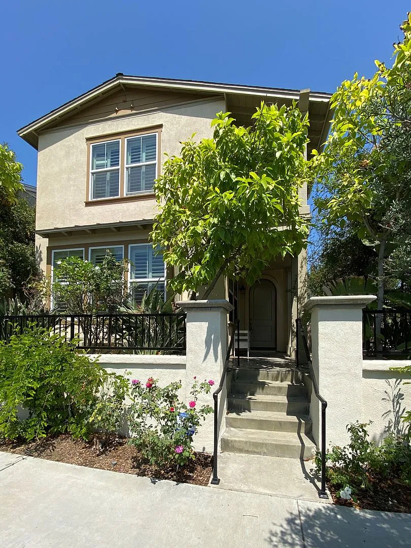 Lovely 3 Bedroom 2.5 Bath Att. Home in Irvine School District — Photo 1
