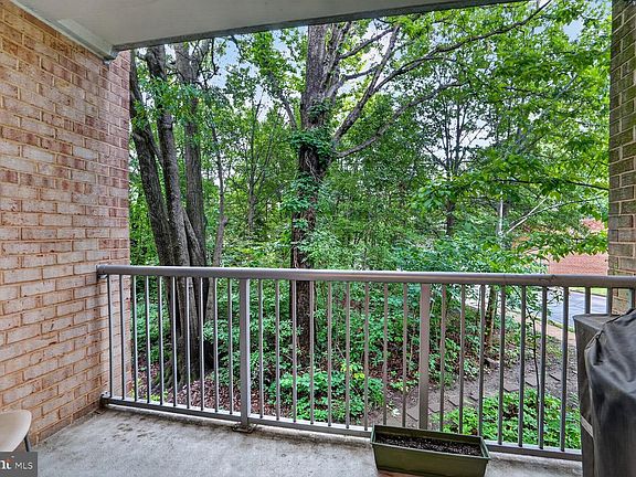 4th image of 2911 Charing Cross Rd #8