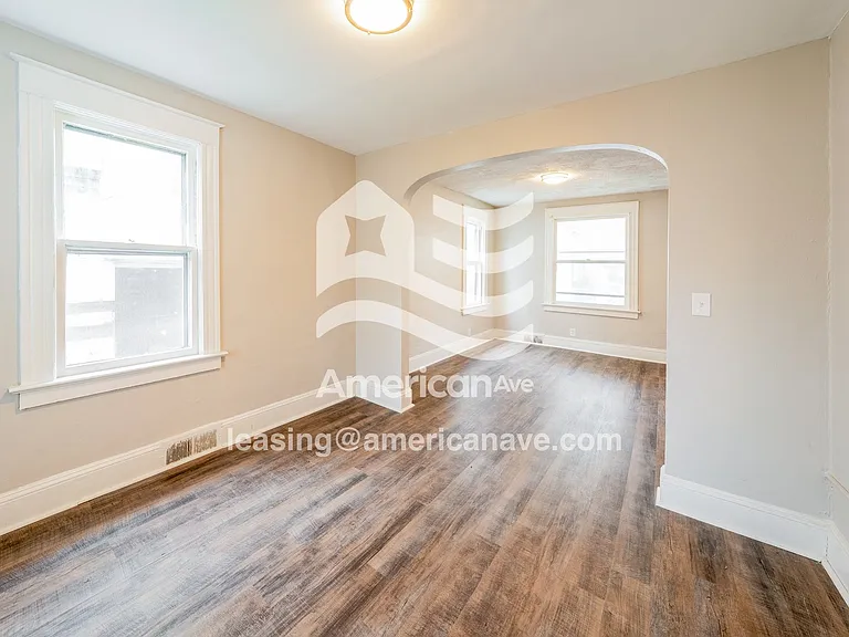 1556512_004_living_room_13703668.jpg