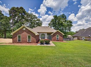 189 Dillons Run, Deatsville, AL 36022
