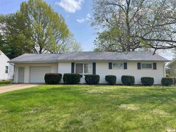 510 W Ash St, Elmwood, IL 61529