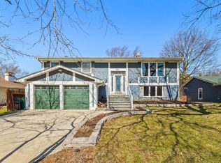 251 Hawthorne Dr, Bloomingdale, IL 60108