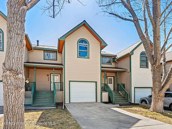 2nd image of 682 Alder Ridge Ln