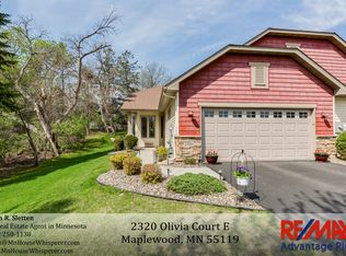 2320 Olivia Ct E, Maplewood, MN 55119