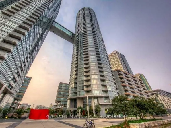 21 Iceboat Ter, Toronto, ON