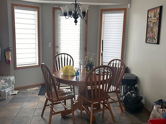 4th image of 311 Blackshire Cres #1
