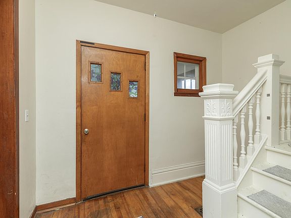3rd image of 632 Smith Ave S