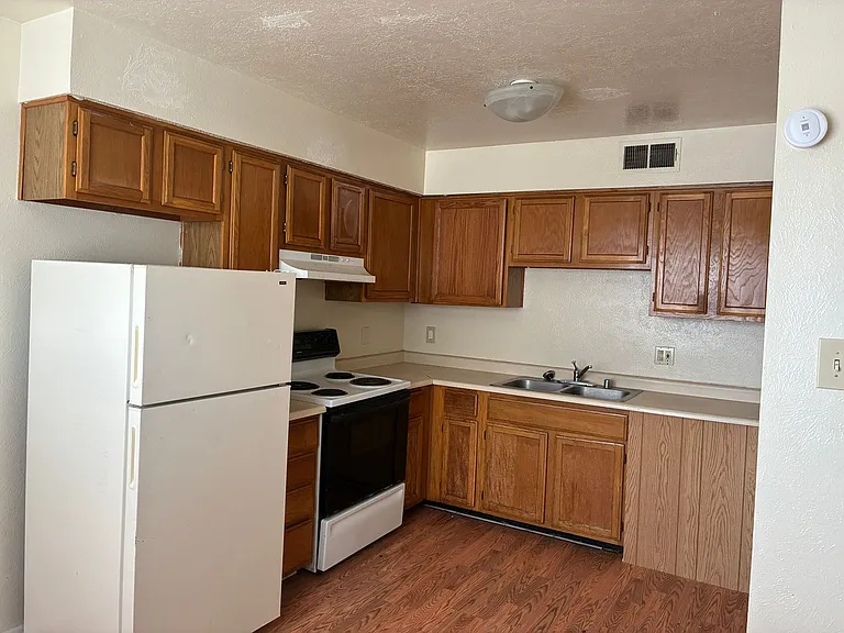 538 Ortiz Dr SE — Photo 4