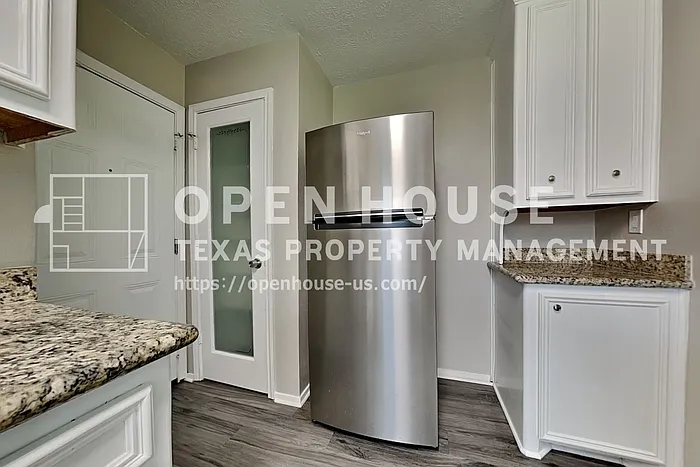 16854 Gleneagle Dr N — Photo 7