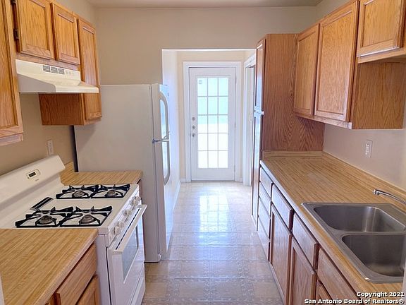 5th image of 3522 W Houston St #A