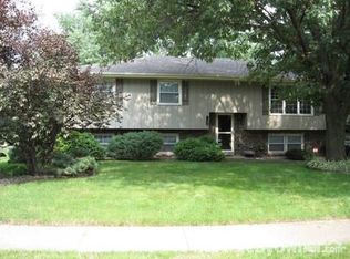 35 Woodhollow Dr, Schererville, IN 46375