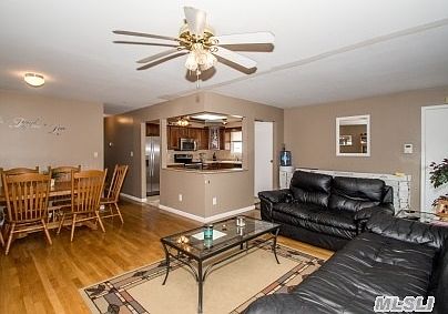 4th image of 35 Champlin St