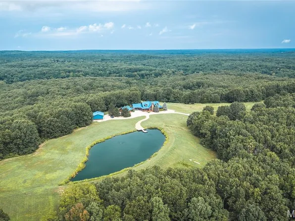 10000 Skylark Ln, Versailles, MO 65084